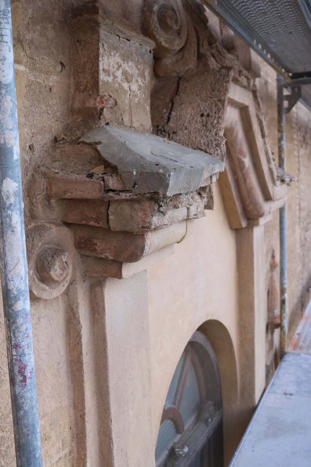 Restauración Fachada principal Iglesia Santa Maria de las Lagrimas. Guadix12